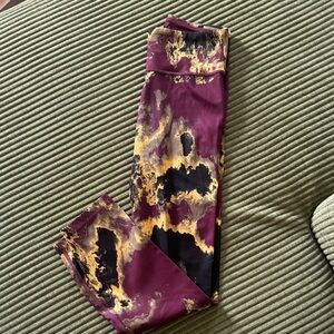 JoyLab Maroon and Gold Patterned Leggings